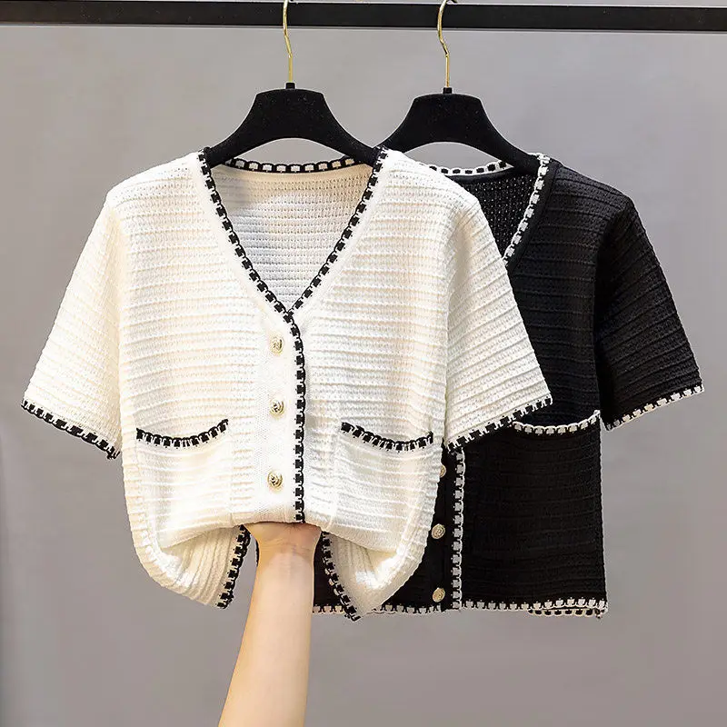 Sweet Ice Silk Short Sleeve Tops Women Patchwork Stripe White Black T Shirt Korean Fashion Buttoned Summer Thin Knit Tee Clothes
Sweet Ice Silk Short Sleeve Tops Women Patchwork Stripe White Black T Shirt Korean Fashion Buttoned Summer Thin Knit Tee Clothes