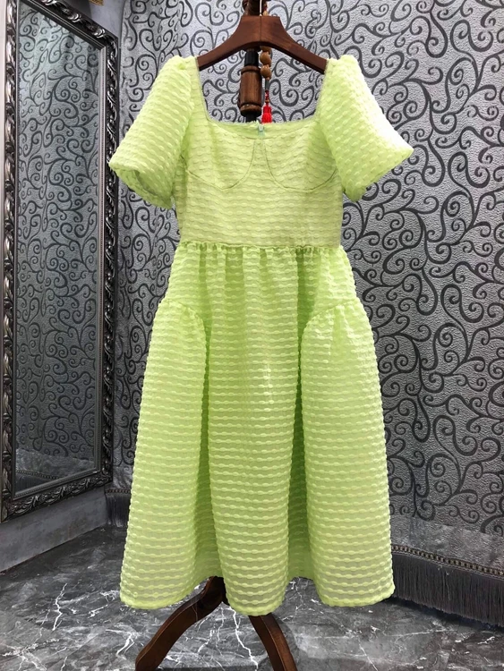 2022 new women fashion square neck circle jacquard decoration solid color slightly puffed slim short-sleeved skirt dress 615 
2022 new women fashion square neck circle jacquard decoration solid color slightly puffed slim short-sleeved skirt dress 615