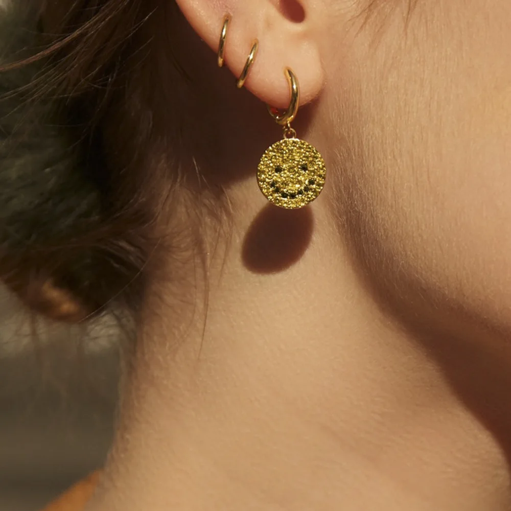 New Fashion Exaggerated Smiley Face Earrings Round Personality Ear Buckle Diamond Smile Pendant Women's Earrings Earrings Women
New Fashion Exaggerated Smiley Face Earrings Round Personality Ear Buckle Diamond Smile Pendant Women's Earrings Earrings Women