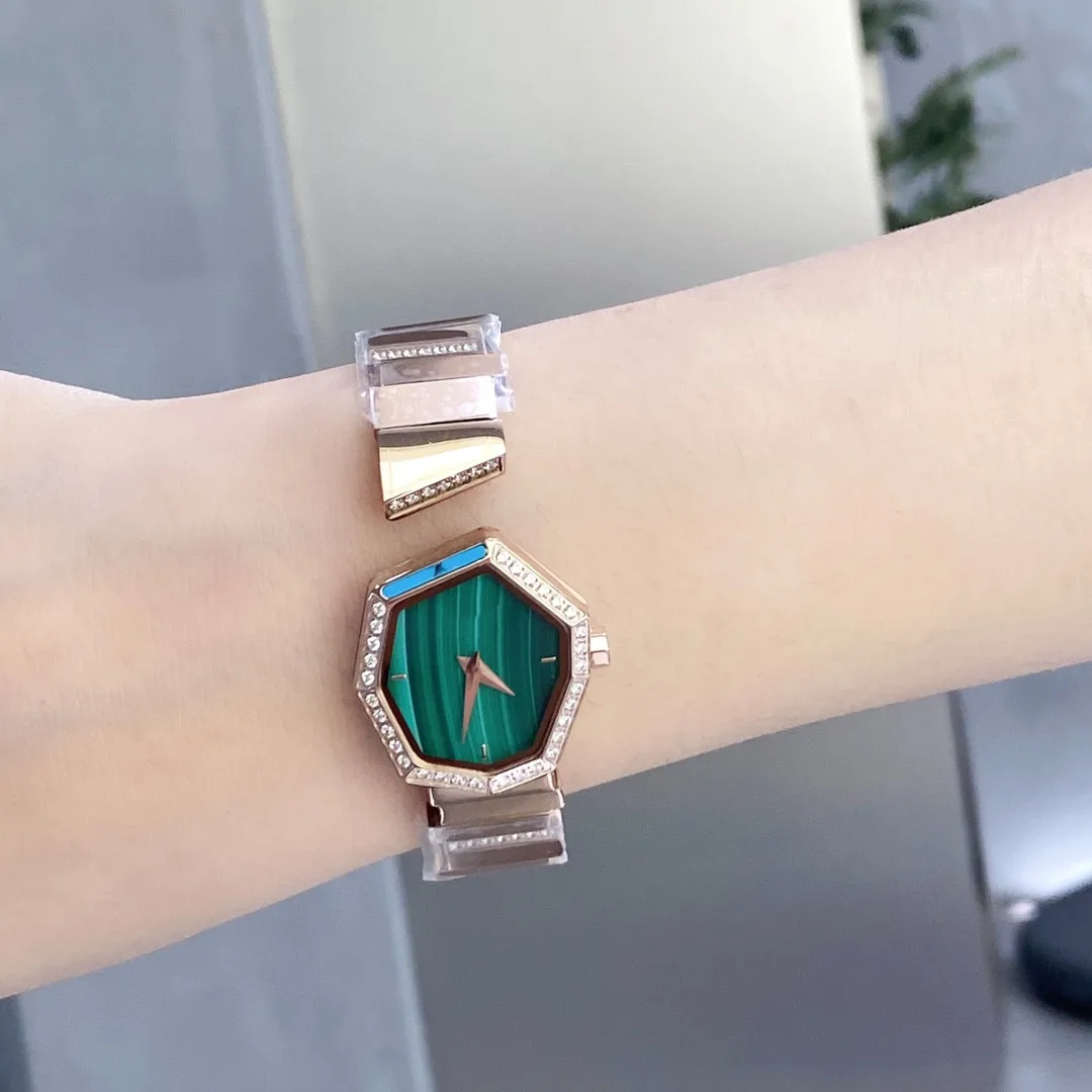 High quality fashionable women's wristwatch case adopts unique irregular bracelet shape, natural crystal shape, calm and elegant
High quality fashionable women's wristwatch case adopts unique irregular bracelet shape, natural crystal shape, calm and elegant