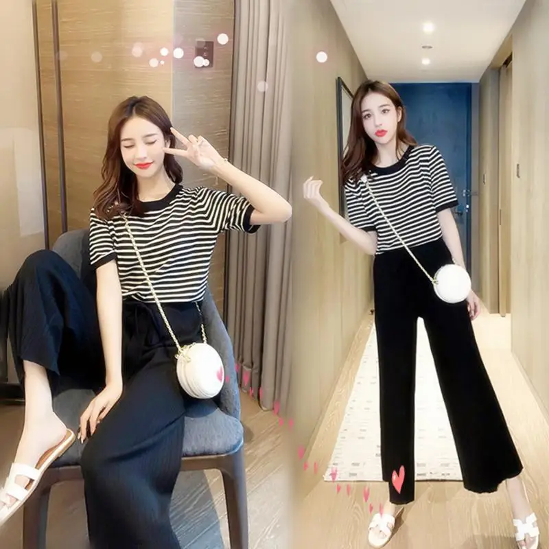 2022 Women Summer New Two Piece Sets Female Ice Silk O-neck Striped Tops Ladies High Waist Loose Wide Leg Pants Suits R123
2022 Women Summer New Two Piece Sets Female Ice Silk O-neck Striped Tops Ladies High Waist Loose Wide Leg Pants Suits R123