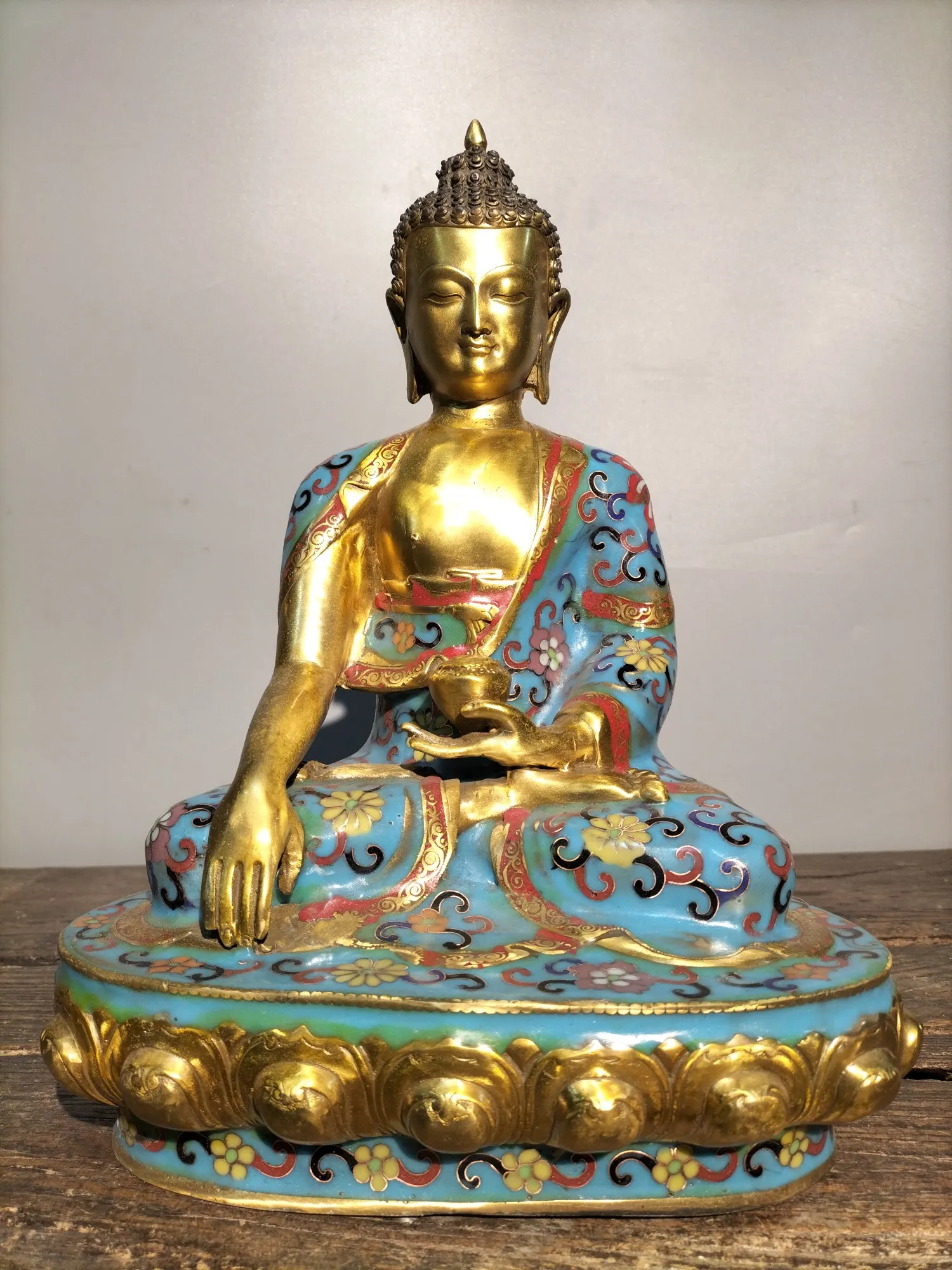 13" Tibetan Temple Collection Old Bronze Cloisonne Enamel Shakyamuni lotus platform Sitting Buddha worship buddha Town house
13" Tibetan Temple Collection Old Bronze Cloisonne Enamel Shakyamuni lotus platform Sitting Buddha worship buddha Town house