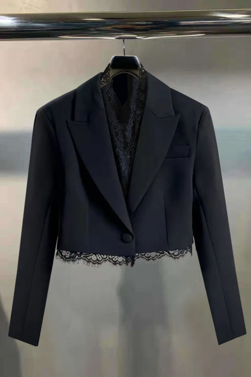 and Winter Autumn 2023 New Short Shoulder Pad Small Suit Niche Design Lace Edge Long Sleeved Jacket
and Winter Autumn 2023 New Short Shoulder Pad Small Suit Niche Design Lace Edge Long Sleeved Jacket