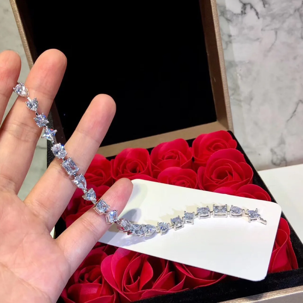 Lind Luxury 925 Sterling Silver Roman Cz Bracelet For Women Wedding Fashion Silver Color Chain Bracelets Jewelry Gifts
Lind Luxury 925 Sterling Silver Roman Cz Bracelet For Women Wedding Fashion Silver Color Chain Bracelets Jewelry Gifts