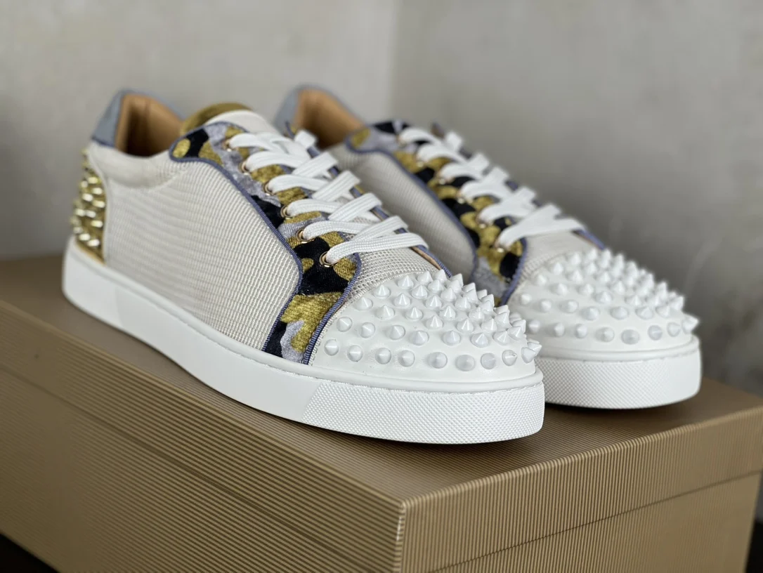 Новинка 2023, Мужская модная обувь, роскошные дизайнерские сетчатые туфли с шипами, красочные элегантные мужские модные повседневные туфли на плоской подошве
Новинка 2023, Мужская модная обувь, роскошные дизайнерские сетчатые туфли с шипами, красочные элегантные мужские модные повседневные туфли на плоской подошве