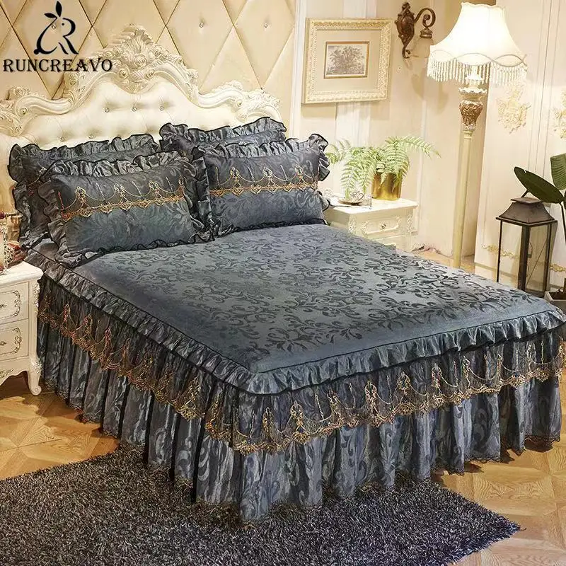 3pcs Set Good Quality Embossing Velvet Bed Skirt 1pc Romance Elegant Coral Fleece Bedspread Included 2pcs Pillowcase
3pcs Set Good Quality Embossing Velvet Bed Skirt 1pc Romance Elegant Coral Fleece Bedspread Included 2pcs Pillowcase