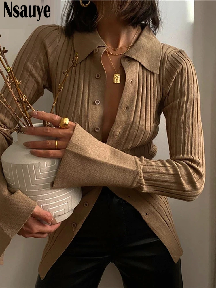 Женский трикотажный свитер с V-образным вырезом и длинным рукавом
Женский трикотажный свитер с V-образным вырезом и длинным рукавом