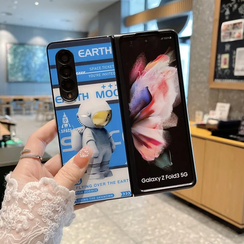 Glass Paintings Fashion Spaceman Phone Case for Samsung Galaxy Z Fold 3 5G PC Back Cover for ZFold3 Protective Hard Case Shell
Glass Paintings Fashion Spaceman Phone Case for Samsung Galaxy Z Fold 3 5G PC Back Cover for ZFold3 Protective Hard Case Shell
