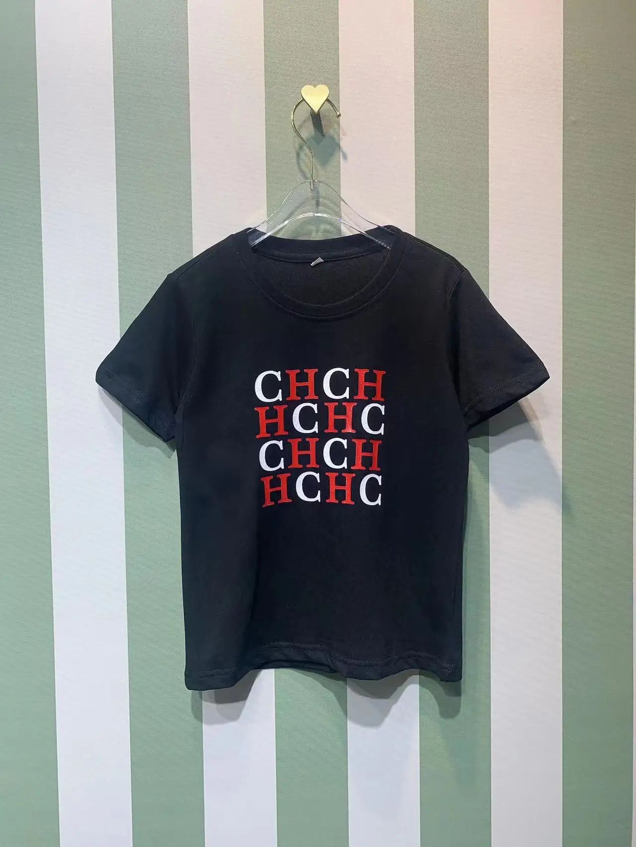High end customized 2023 fashionable summer children's multi row letter printing design Pure cotton simple comfortable T-shirt
High end customized 2023 fashionable summer children's multi row letter printing design Pure cotton simple comfortable T-shirt