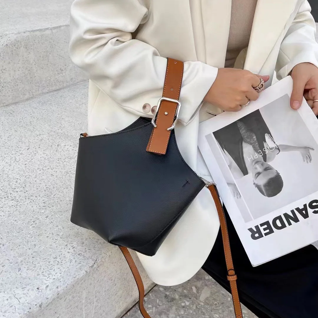 2022 Fashion New Designer Women's Handbag Contrast Leather Women's Bag Leather Shoulder Bag Diagonal Bag
2022 Fashion New Designer Women's Handbag Contrast Leather Women's Bag Leather Shoulder Bag Diagonal Bag
