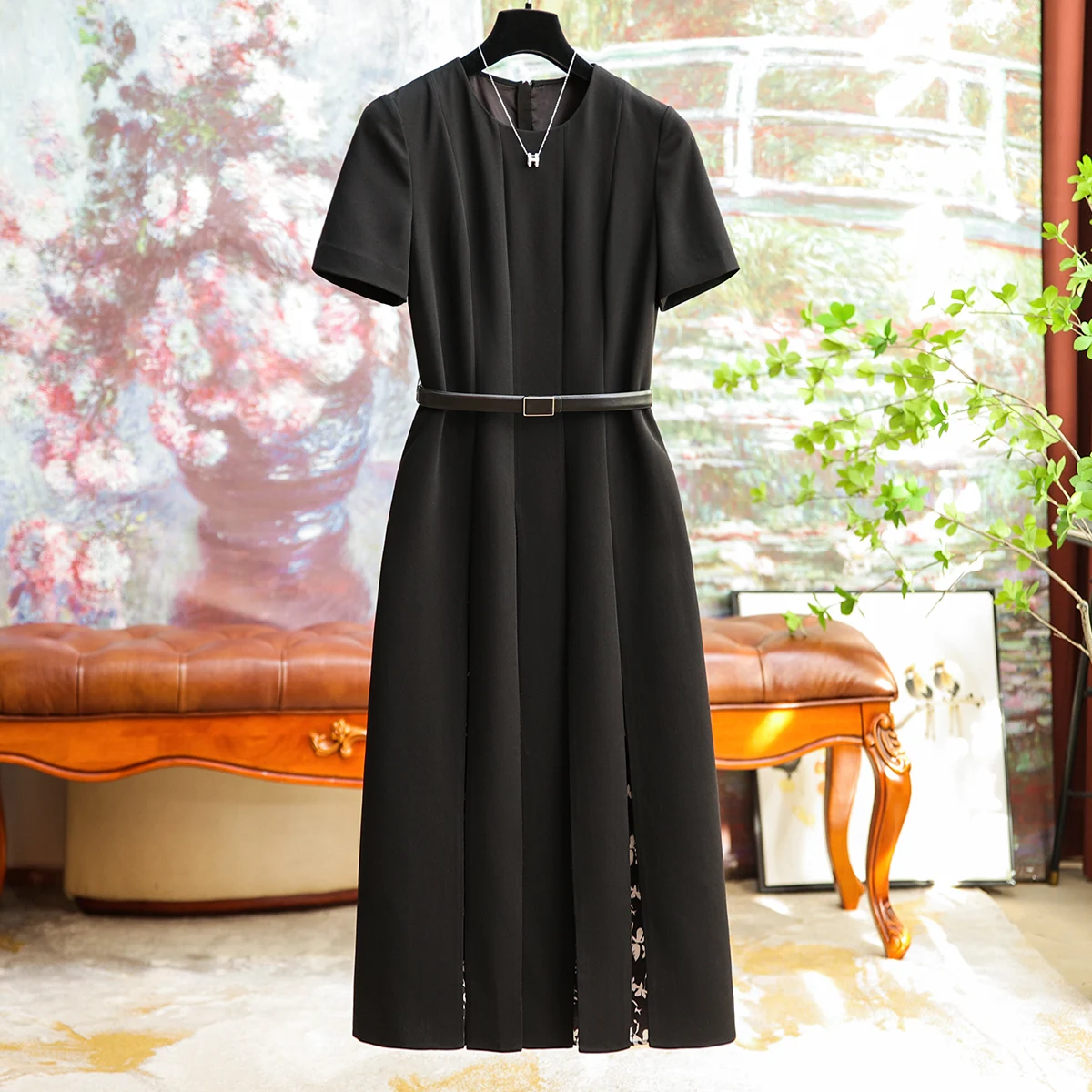 Solid Color Temperament Spell Pleated Print Light Luxury Business Dress 2023 Summer New Elegant Formal Office Ladies Clothing
Solid Color Temperament Spell Pleated Print Light Luxury Business Dress 2023 Summer New Elegant Formal Office Ladies Clothing
