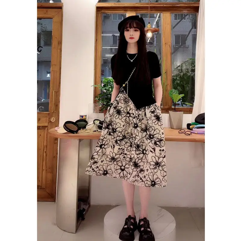 2022 Summer Women New Korean Two Piece Sets Female Split Short-sleeved T-shirt Ladies Flower Print A-line Skirts Suits F116
2022 Summer Women New Korean Two Piece Sets Female Split Short-sleeved T-shirt Ladies Flower Print A-line Skirts Suits F116