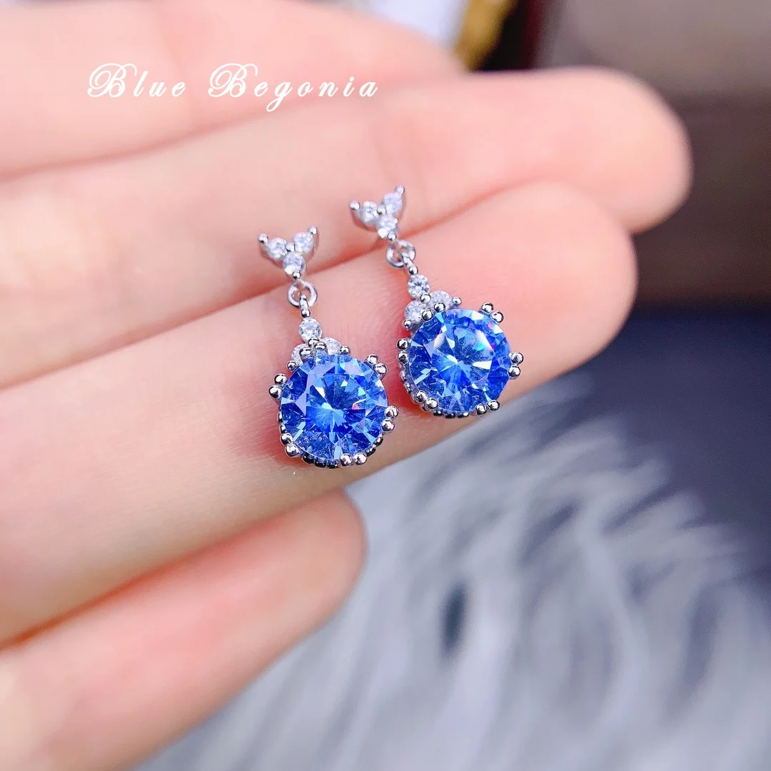 1CT 100% Blue Moissanite Earrings 6.5mm VVS1 Lab Diamond Party Gift for Woman Real 925 Soild Sterling Silver
1CT 100% Blue Moissanite Earrings 6.5mm VVS1 Lab Diamond Party Gift for Woman Real 925 Soild Sterling Silver