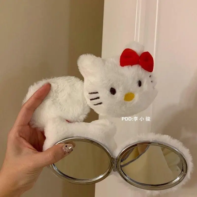 Kawaii Sanrioed Anime Cartoon Hellokitty Series Plush Small Mirror Makeup Mirror Double Sided Mirror Baby Boy Girl Festival Gift
Kawaii Sanrioed Anime Cartoon Hellokitty Series Plush Small Mirror Makeup Mirror Double Sided Mirror Baby Boy Girl Festival Gift