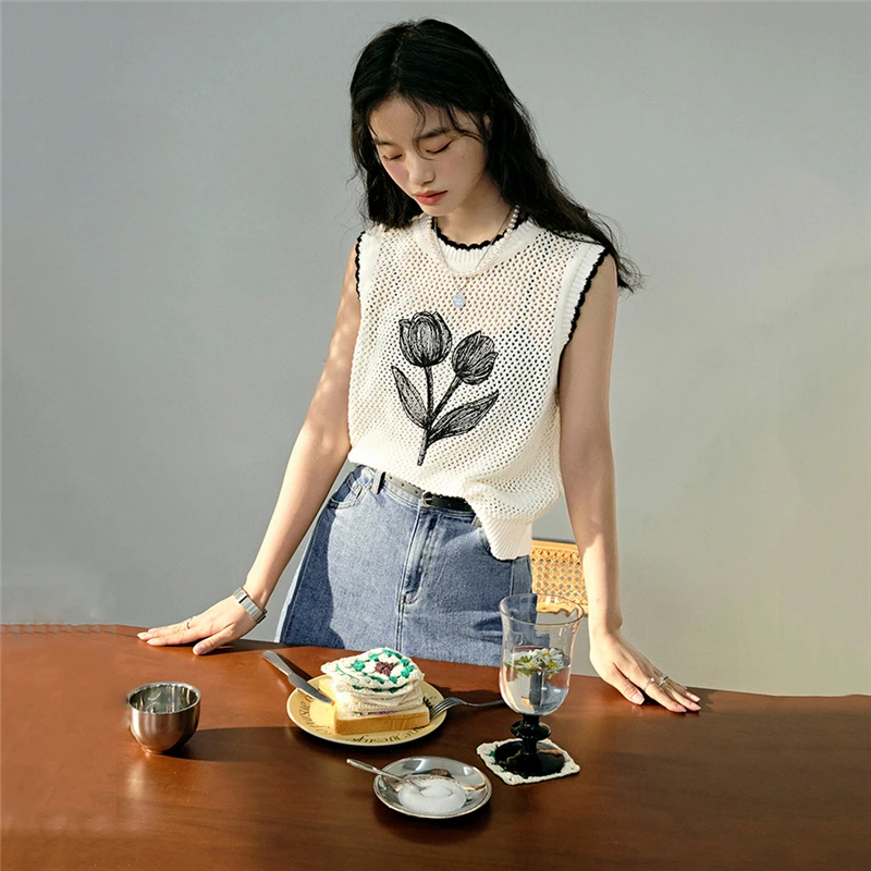 High Quality Summer New Flower Embroidered Mesh Knit Vest 2022 Women's Fashion High Street Colorblock Hollow Sleeveless T-Shirt
High Quality Summer New Flower Embroidered Mesh Knit Vest 2022 Women's Fashion High Street Colorblock Hollow Sleeveless T-Shirt