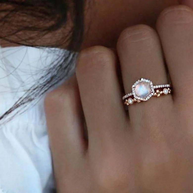 New Gold-plated Gold Inlaid Moonstone Ring European And American Imitation 925 Silver Engagement Ring Ring
New Gold-plated Gold Inlaid Moonstone Ring European And American Imitation 925 Silver Engagement Ring Ring