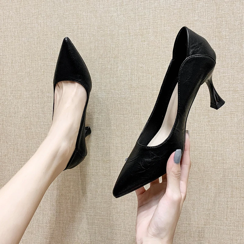French stiletto for women 2020 new professional dress black single shoe autumn work soft leather middle heel 
French stiletto for women 2020 new professional dress black single shoe autumn work soft leather middle heel