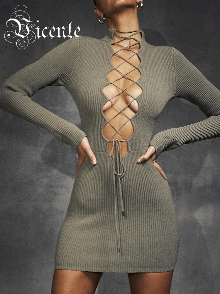 Женское короткое платье на шнуровке, с длинным рукавом
Женское короткое платье на шнуровке, с длинным рукавом