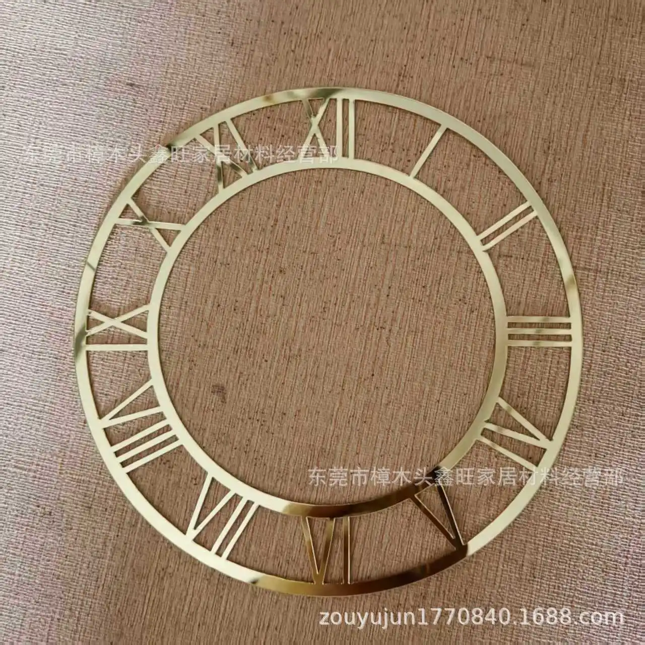 Зеркальные настенные панели с римскими цифрами, акрил
Зеркальные настенные панели с римскими цифрами, акрил