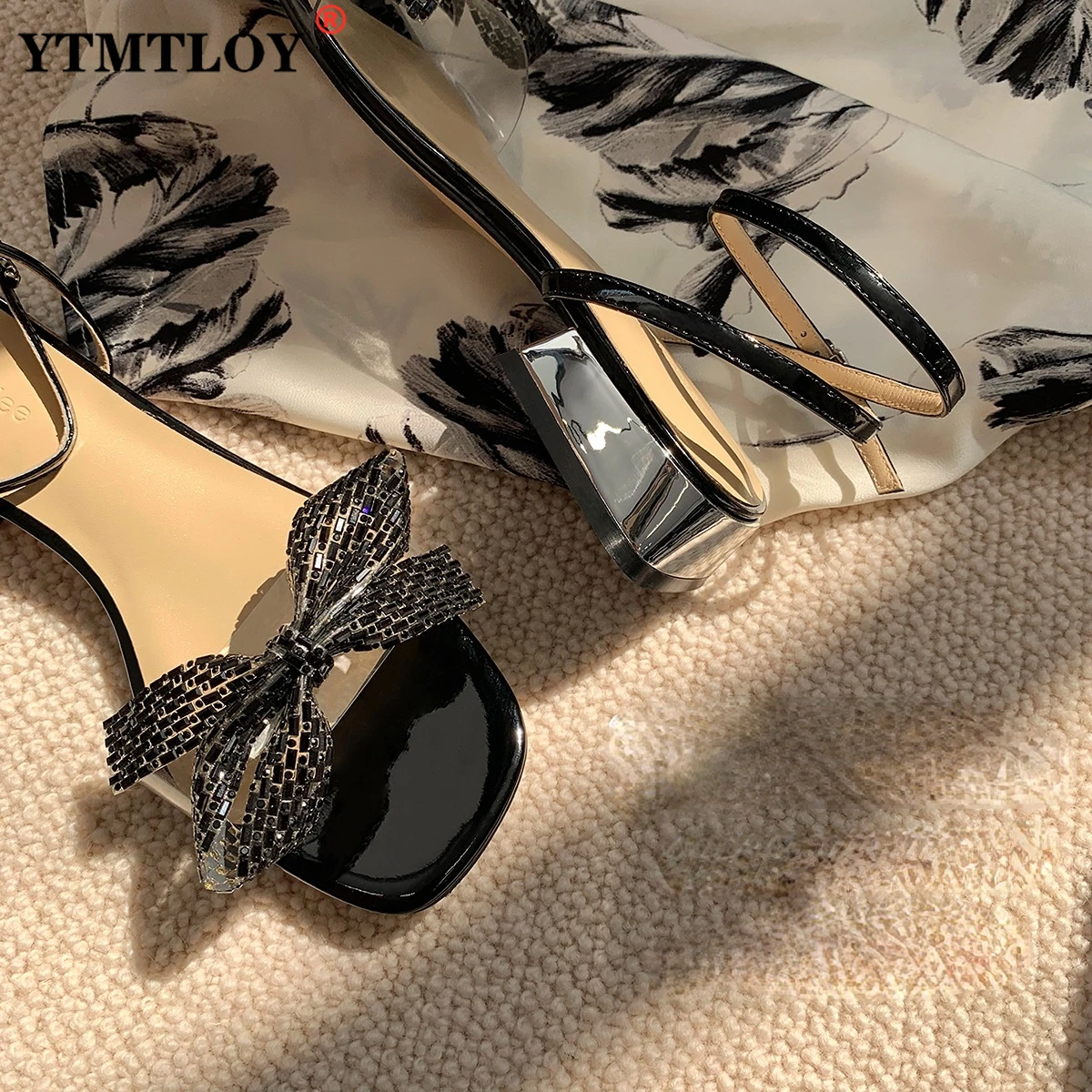 Thick Heel Shallow Mouth One Line Beaded Sandals Square Heel White Rhinestone Tassel Bridal Wedding Shoes Summer
Thick Heel Shallow Mouth One Line Beaded Sandals Square Heel White Rhinestone Tassel Bridal Wedding Shoes Summer