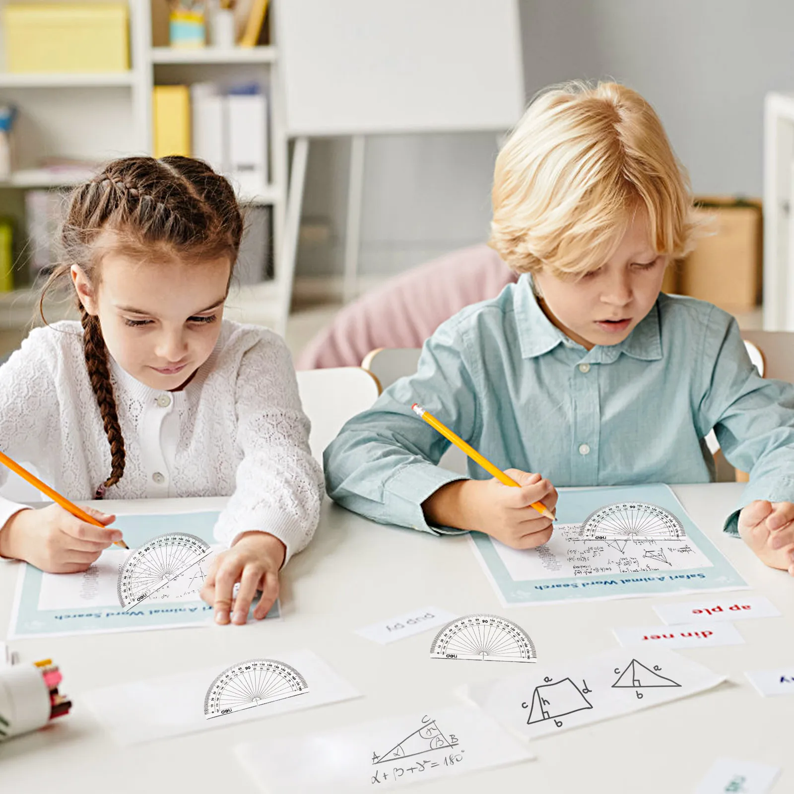 Набор из 10 школьных принадлежностей для изучения математики
Набор из 10 школьных принадлежностей для изучения математики