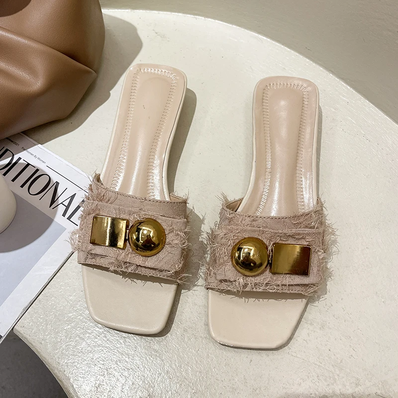 2021 Summer Fashion Sandals Women's Shoes Metal Decoration Summer Sandals Slippers Indoor Outdoor Shoes Women Slippers
2021 Summer Fashion Sandals Women's Shoes Metal Decoration Summer Sandals Slippers Indoor Outdoor Shoes Women Slippers