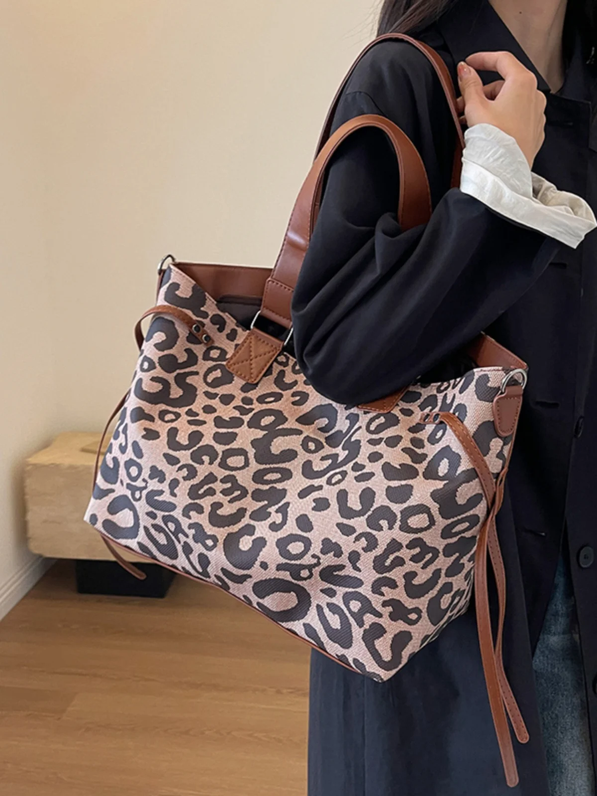 

Повседневная Рабочая вместительная сумка с леопардовым принтом для женщин, новинка 2023, модная сумка через плечо, сумка-тоут, сумка-мешок