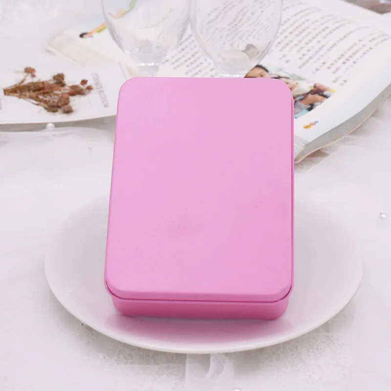 Жестяная коробка для хранения 
Жестяная коробка для хранения