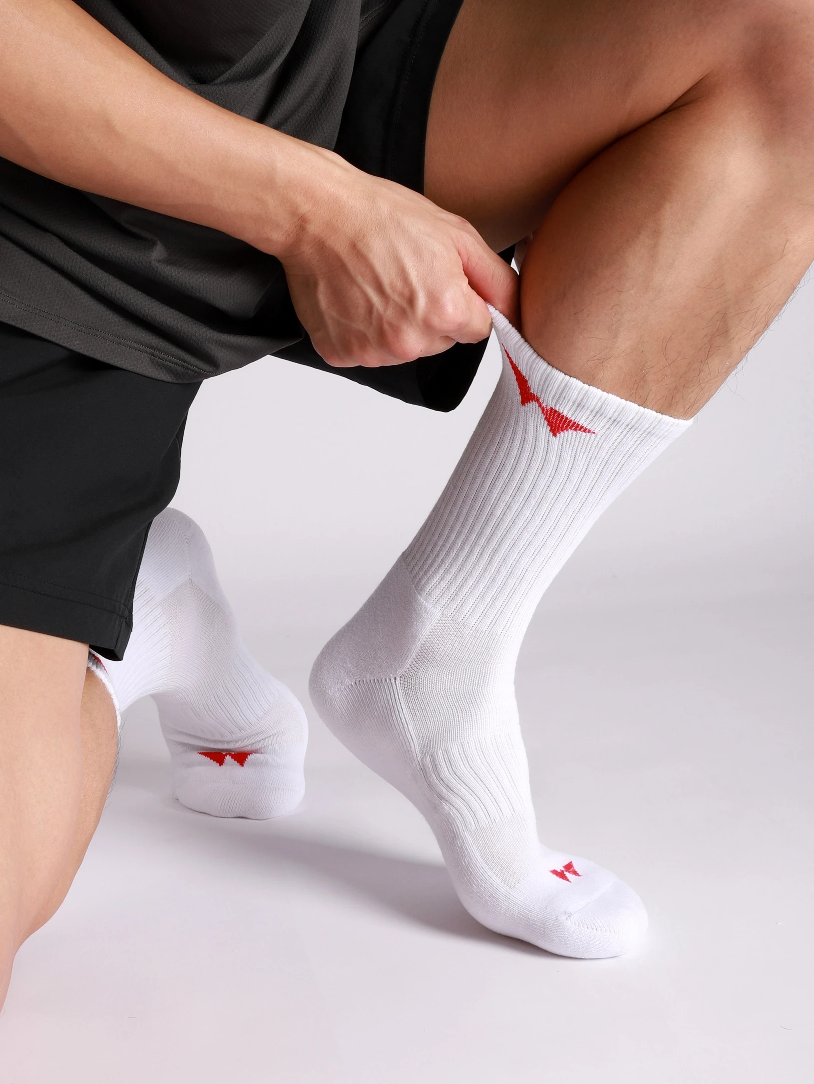 Fashion Men's Original white black red cotton sports stockings long tube white socks new running basketball W socks
Fashion Men's Original white black red cotton sports stockings long tube white socks new running basketball W socks