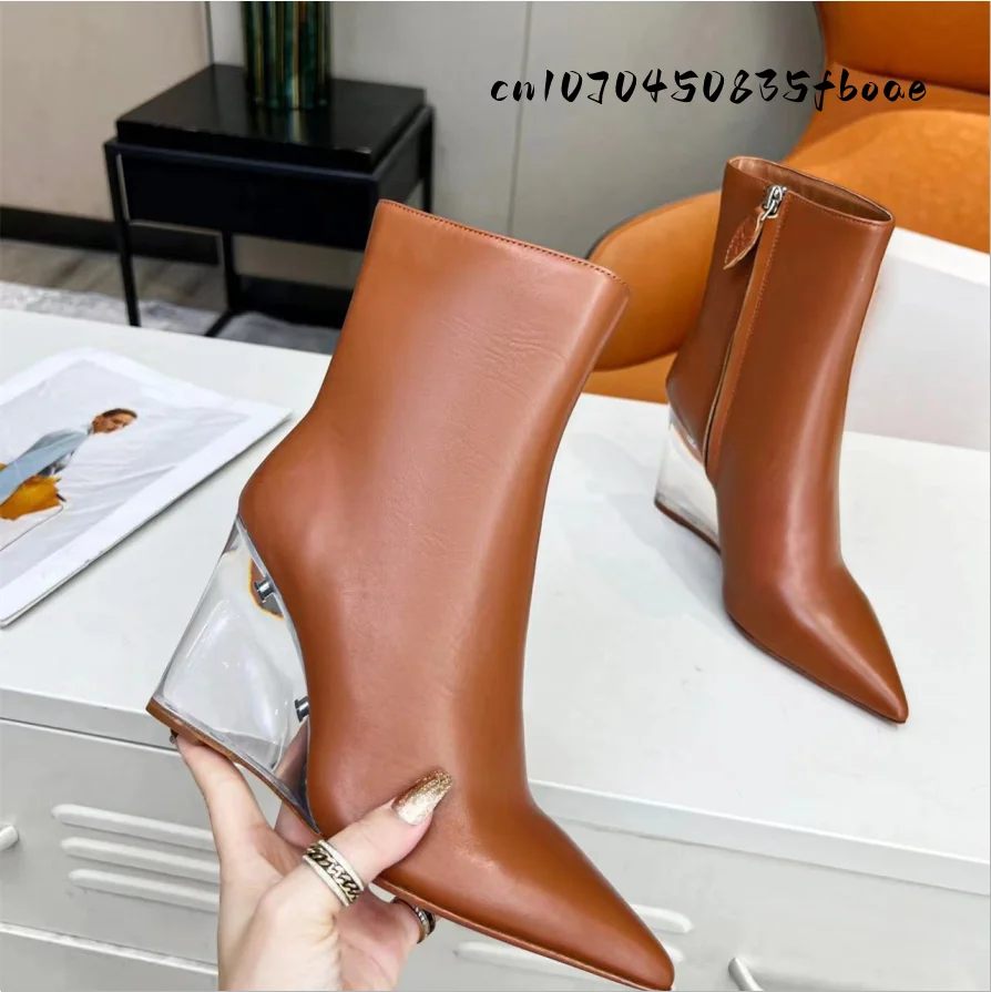 Women's Leather Boots Solid Color Zipper Pointed Casual boots Retro Ins Hot Luxury High Quality Slope heel Winter Non-slip
Women's Leather Boots Solid Color Zipper Pointed Casual boots Retro Ins Hot Luxury High Quality Slope heel Winter Non-slip