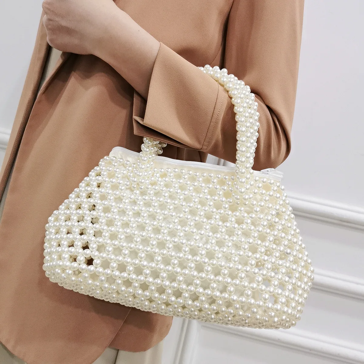 Handmade Beaded Bag Designer Beading Pearl Handbag Fairy Portable Tote Bags Female Purses and Handbags Woman Beading Bags 
Handmade Beaded Bag Designer Beading Pearl Handbag Fairy Portable Tote Bags Female Purses and Handbags Woman Beading Bags