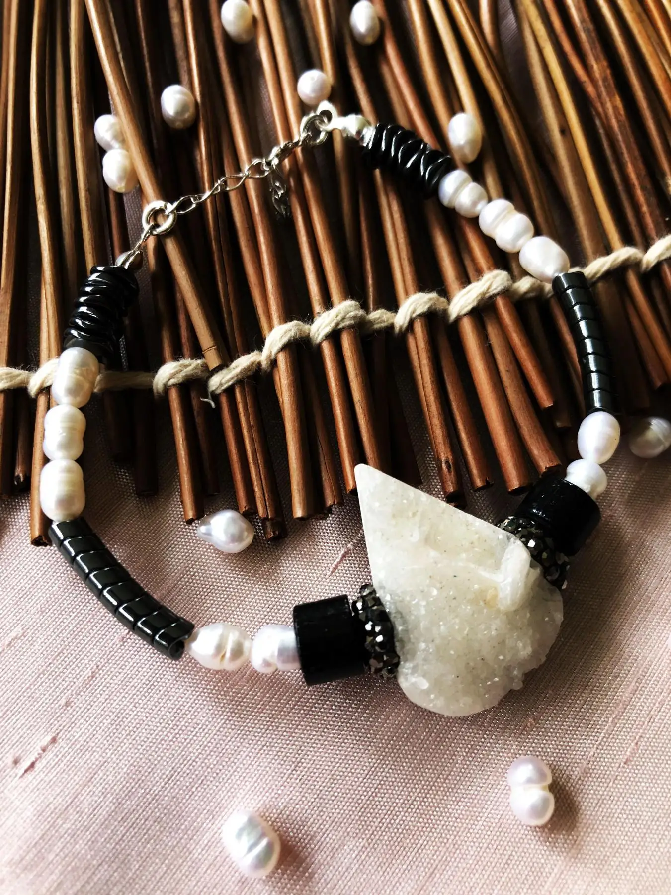 Luxury Collection Quartz, Pearl And Hematite Stone 925 Sterling Silver Women Handmade Bracelet Lxdr33
Luxury Collection Quartz, Pearl And Hematite Stone 925 Sterling Silver Women Handmade Bracelet Lxdr33