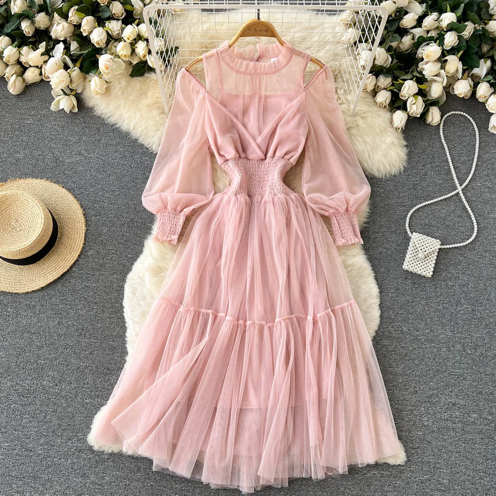 2022 New Spring and Summer Puff Sleeves Fungus Edge Scheming Hollow Off-shoulder Fairy Dress Mesh Dress
2022 New Spring and Summer Puff Sleeves Fungus Edge Scheming Hollow Off-shoulder Fairy Dress Mesh Dress