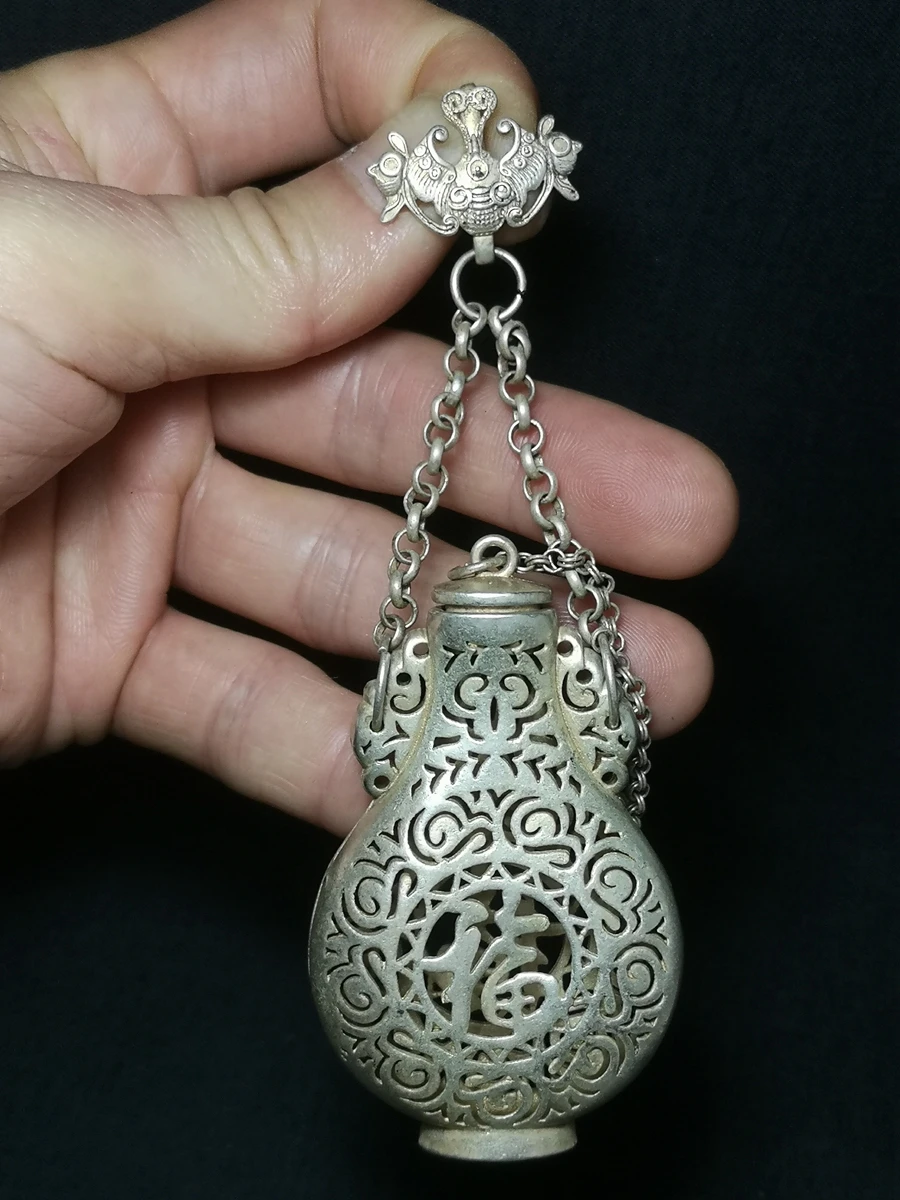YIZHU CULTUER ART Collection Old China Tibet Silver Carving auspicious flower Pendant Decoration
YIZHU CULTUER ART Collection Old China Tibet Silver Carving auspicious flower Pendant Decoration