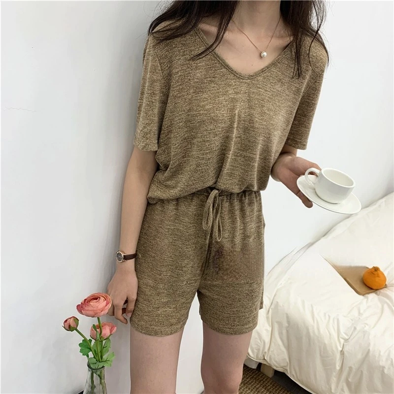 Knitted fashion suit female 2021 summer loose pullover short-sleeved t-shirt + high waist drooping loose wide-leg shorts trendy
Knitted fashion suit female 2021 summer loose pullover short-sleeved t-shirt + high waist drooping loose wide-leg shorts trendy