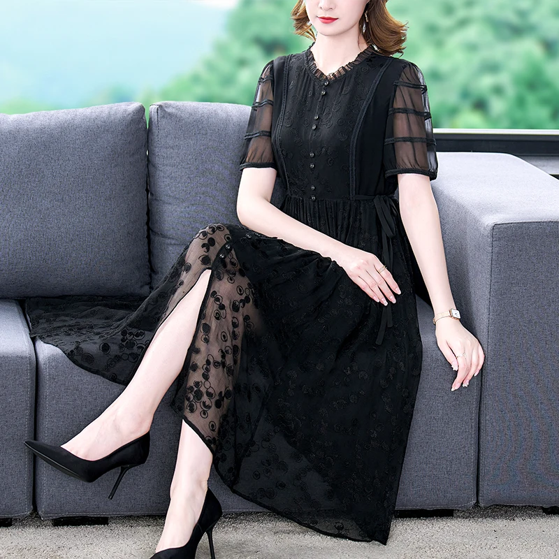 

2023 Summer New Silk Short Sleeve Embroidery Dress V-Neck Black Sexy Slim Heavyweight Embroidered Silk Large Over Knee Dress