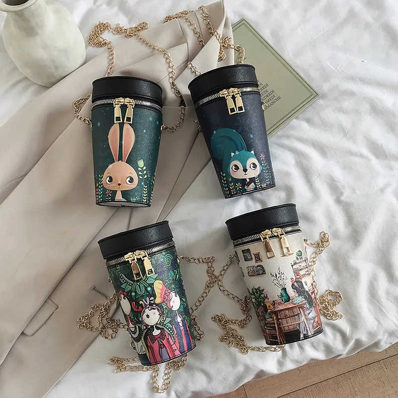 Women Stylish Shoulder Bag Cartoon Printed Cylindrical Handbag Chain Strap Crossbody Bags Casual Faux Leather Mini Fashion
Women Stylish Shoulder Bag Cartoon Printed Cylindrical Handbag Chain Strap Crossbody Bags Casual Faux Leather Mini Fashion