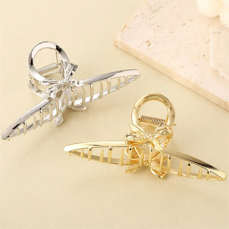 New Fashion Double-sided Bow Hairpin Women Simple Alloy Spring Sark Claw Retro Two-color Electroplated Hair Clip
New Fashion Double-sided Bow Hairpin Women Simple Alloy Spring Sark Claw Retro Two-color Electroplated Hair Clip