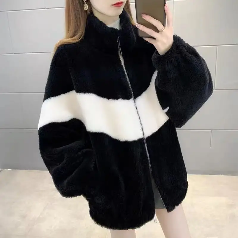 2022 Winter New Faux Lamb velvet Jacket Women's Korean Loose Stand collar Plus cotton Thick Short Coat Warm Female Outerwear
2022 Winter New Faux Lamb velvet Jacket Women's Korean Loose Stand collar Plus cotton Thick Short Coat Warm Female Outerwear