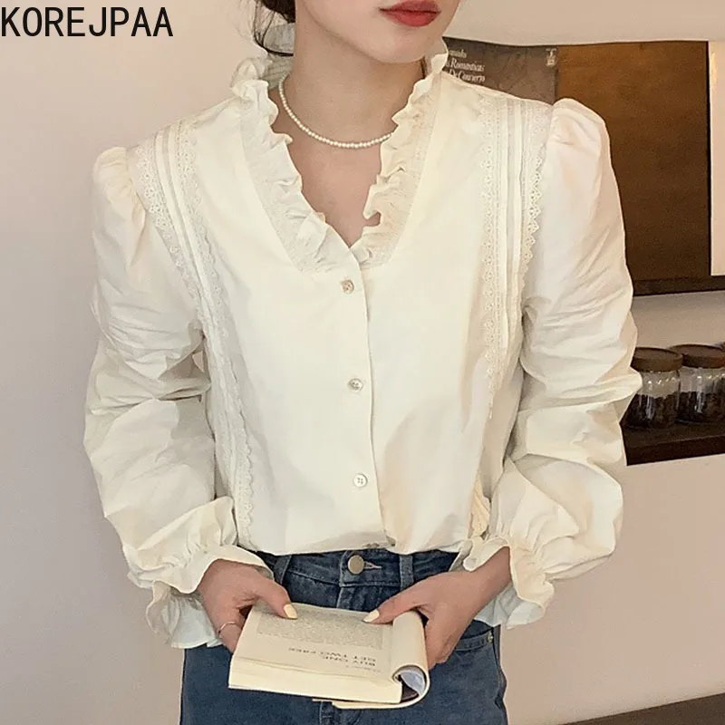 Korejpaa Sweet Fungus V-neck Shirts Women French Style Lace Patchwork Puff Sleeve Button Up Solid Gentle Woman Blouses 2022
Korejpaa Sweet Fungus V-neck Shirts Women French Style Lace Patchwork Puff Sleeve Button Up Solid Gentle Woman Blouses 2022