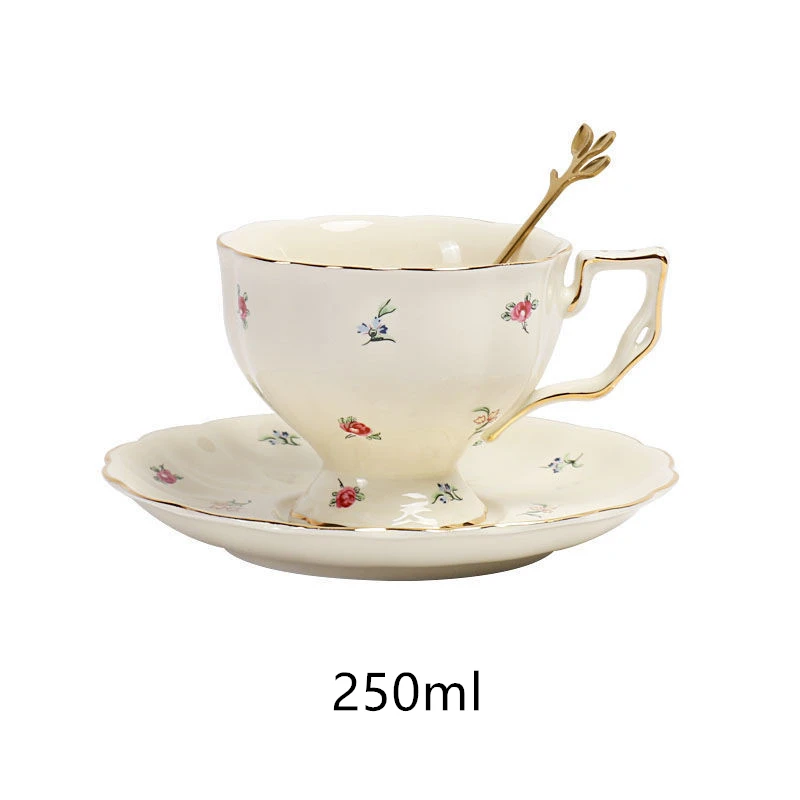 AMEKAN Красная керамическая чашка с блюдцем и ложкой
AMEKAN Красная керамическая чашка с блюдцем и ложкой