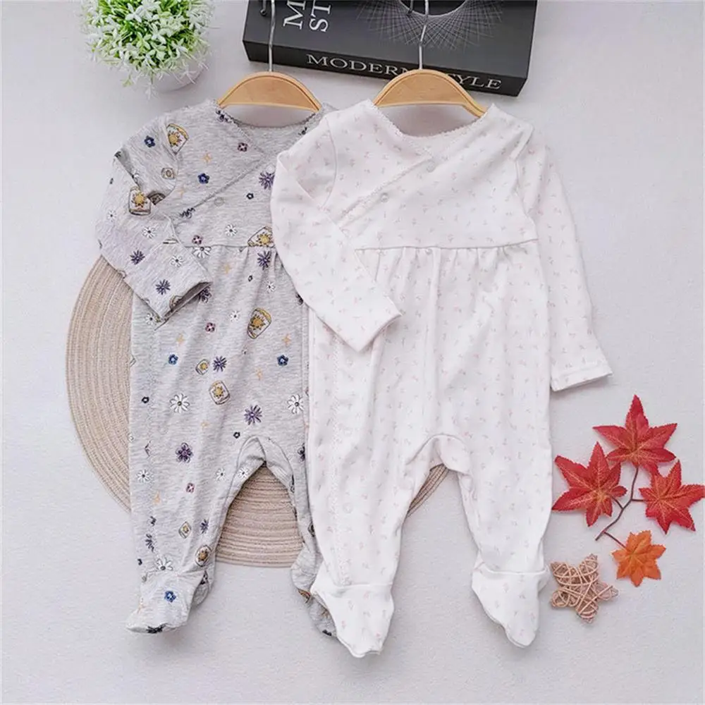 AP4528 2023 Newborn long sleeved pure cotton jumpsuit for infants and young children with double head zipper wrap feet
AP4528 2023 Newborn long sleeved pure cotton jumpsuit for infants and young children with double head zipper wrap feet