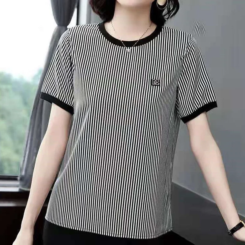 Summer New Striped Short Sleeve T Shirt Round Neck Loose Patchwork Plus Size Pullovers Top Fashion Casual Women Clothing
Summer New Striped Short Sleeve T Shirt Round Neck Loose Patchwork Plus Size Pullovers Top Fashion Casual Women Clothing