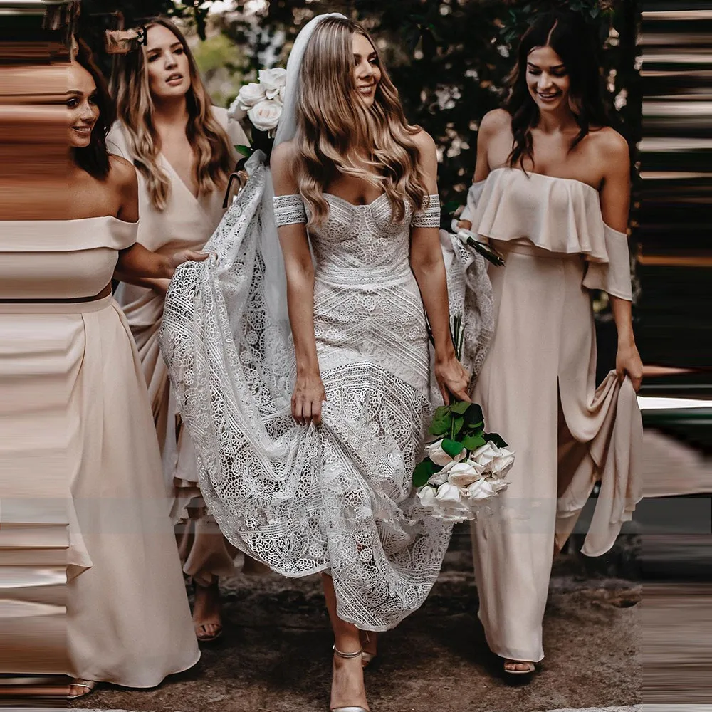 Bohemian Lace Mermaid Wedding Dress Off The Shoulder Short Sleeve Backless Beach Bridal Gown Sexy Floor Length Vestidos De Novia 
Bohemian Lace Mermaid Wedding Dress Off The Shoulder Short Sleeve Backless Beach Bridal Gown Sexy Floor Length Vestidos De Novia