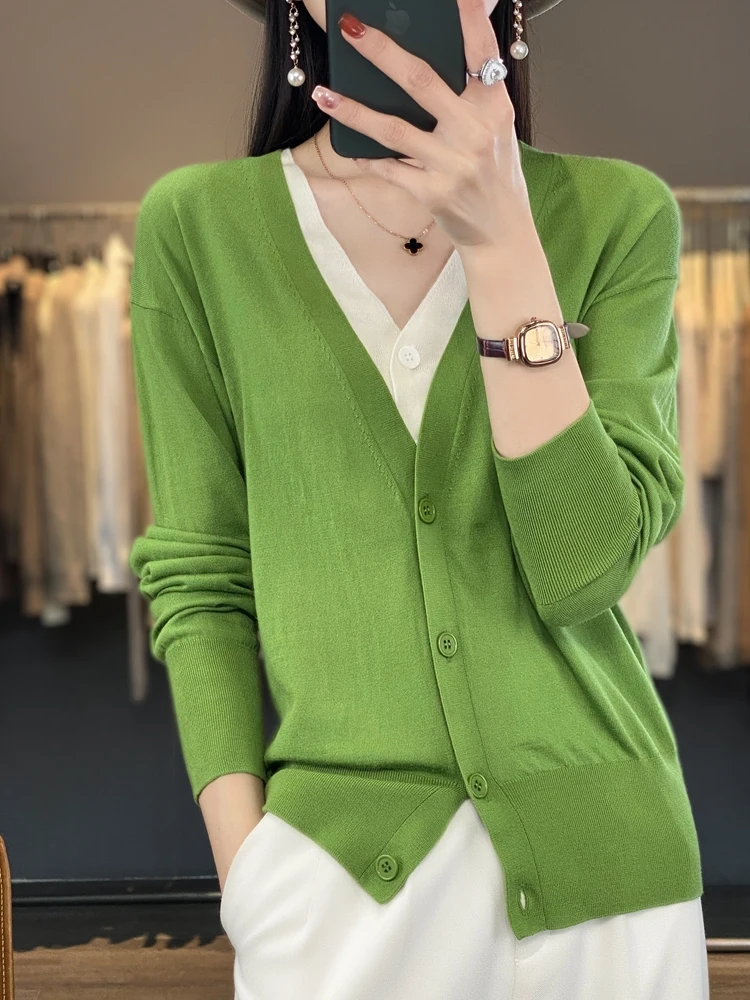 Early Spring New Fake Two Cashmere Cardigan Women's V-Neck Splicing Outside With Sweater Loose Wool Knitted Coat
Early Spring New Fake Two Cashmere Cardigan Women's V-Neck Splicing Outside With Sweater Loose Wool Knitted Coat
