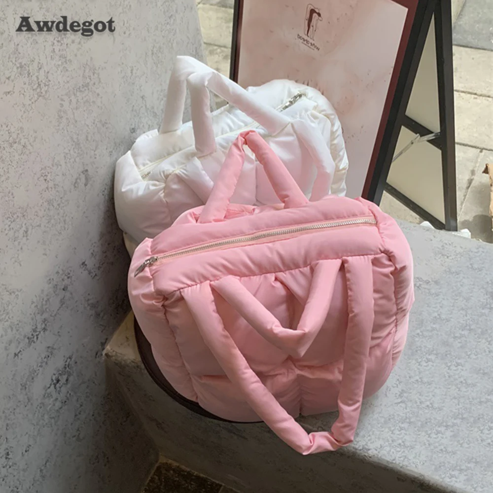 Beige Fluffy Down Shoulder Bags for Women Pink Plaid Quilted Handbags Female Winter Soft Daily Purse Chocolate Big Tote for Lady
Beige Fluffy Down Shoulder Bags for Women Pink Plaid Quilted Handbags Female Winter Soft Daily Purse Chocolate Big Tote for Lady