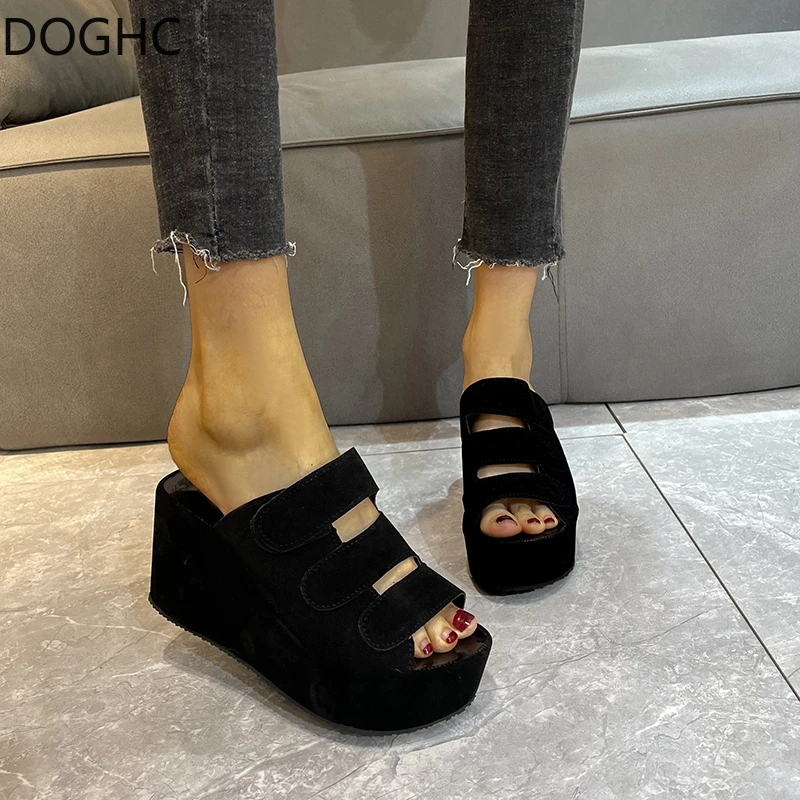 Новинка лета 2022, сандалии и тапочки, женские повседневные шлепанцы, однотонные шлепанцы на танкетке, привлекательные шлепанцы на высоком ка... 
Новинка лета 2022, сандалии и тапочки, женские повседневные шлепанцы, однотонные шлепанцы на танкетке, привлекательные шлепанцы на высоком ка...