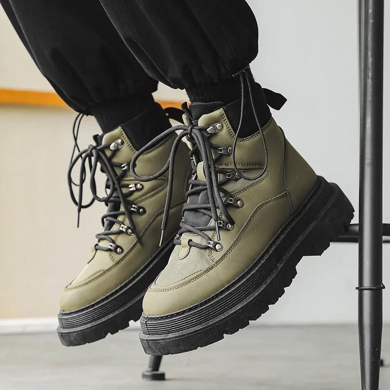 Мужские ботинки на платформе, зеленые мотоциклетные ботинки с высоким берцем, на шнуровке, Осень-зима 2023
Мужские ботинки на платформе, зеленые мотоциклетные ботинки с высоким берцем, на шнуровке, Осень-зима 2023