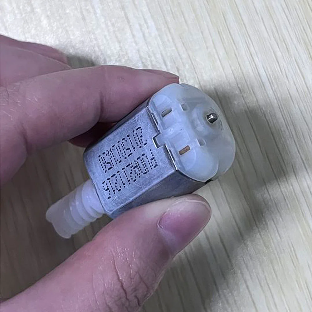Power Trunk Hatch Lock Release Motor For Nissan Micra MK3 March K12 2002-2009 Qashqai +2/MK1 2007-2016 Tiida 2004-2022
Power Trunk Hatch Lock Release Motor For Nissan Micra MK3 March K12 2002-2009 Qashqai +2/MK1 2007-2016 Tiida 2004-2022