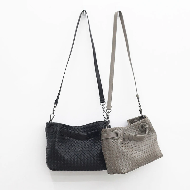 Women's Brand Designer Shoulder Bag 100% Sheepskin Woven Luxury Messenger Handbag Fashion Real Leather Tote Crossbody Bag
Women's Brand Designer Shoulder Bag 100% Sheepskin Woven Luxury Messenger Handbag Fashion Real Leather Tote Crossbody Bag